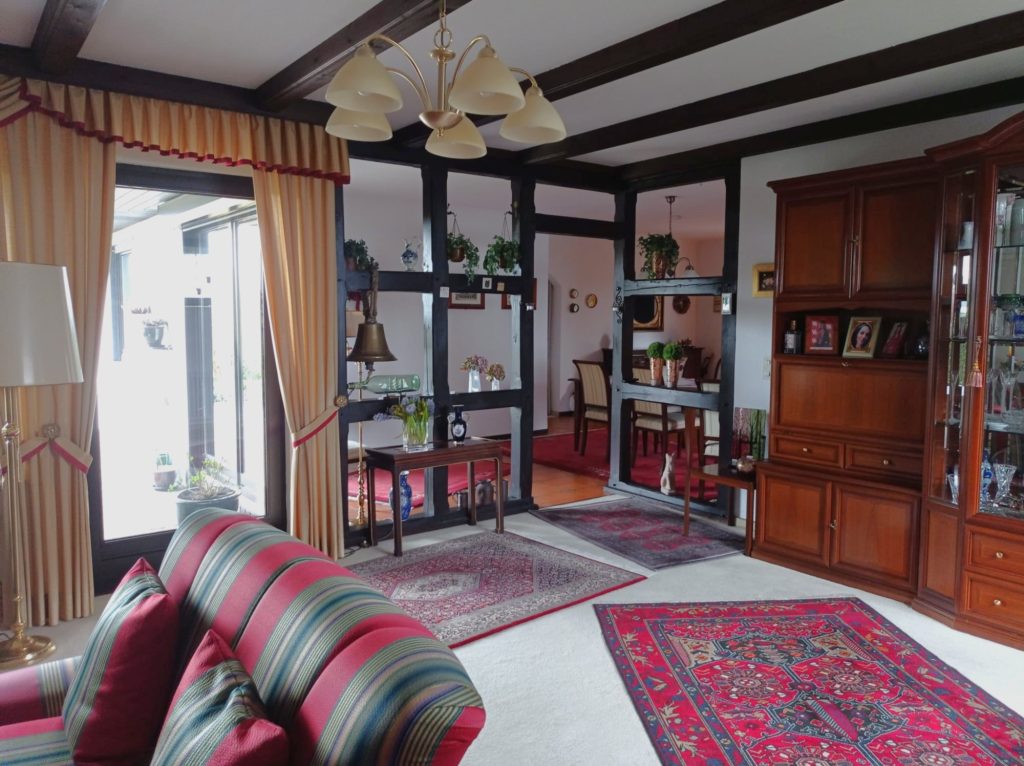 Topp-gepflegter Bungalow in guter Stadtrandlage 19 08a Wohnzimmer