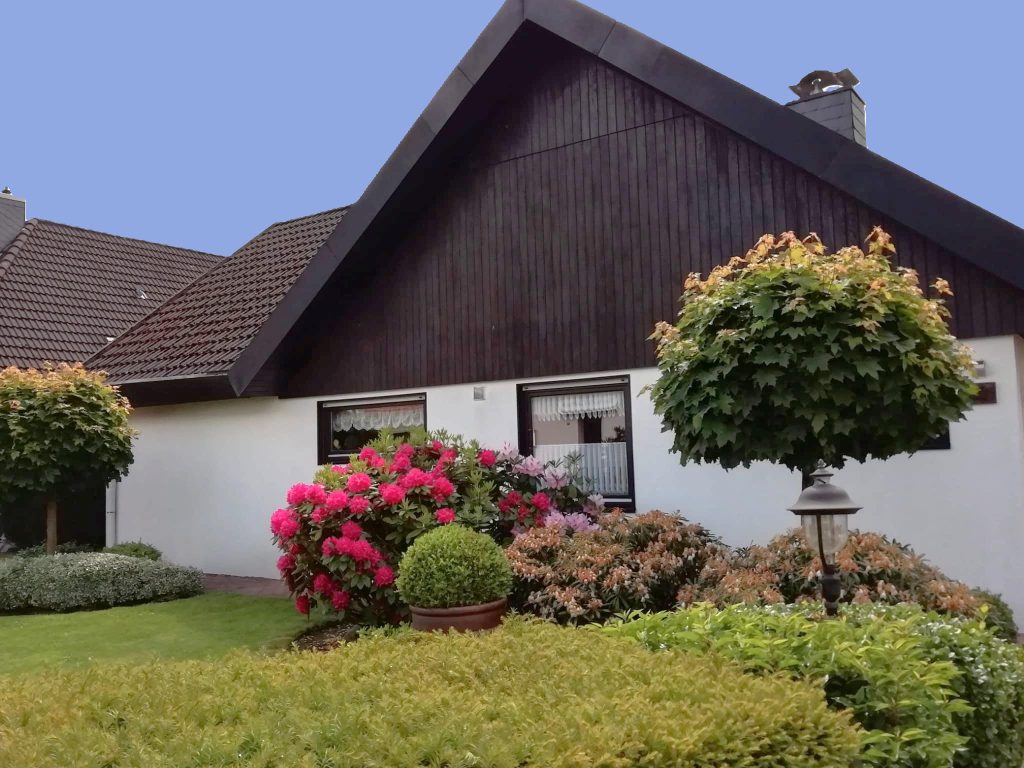 Topp-gepflegter Bungalow in guter Stadtrandlage 12 Strassenfront blue